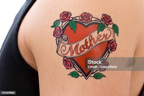 Mãe Tatuagem No Braço - Fotografias de stock e mais imagens de Tatuagem - Tatuagem, Mãe, Símbolo do Coração