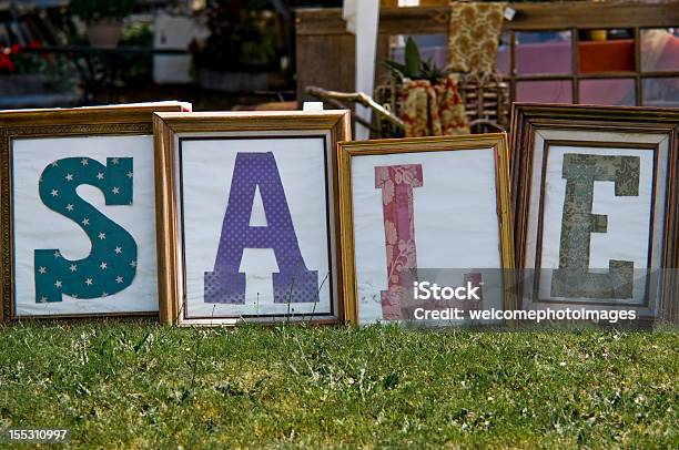 Photo libre de droit de Vente Signe Pour Le Marché Aux Puces banque d'images et plus d'images libres de droit de Vide-grenier - Vide-grenier, Antiquités, Cadre