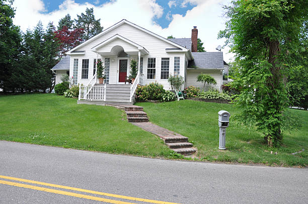istock Beautiful Cottage Suburban Home Mailbox Steps 155311603