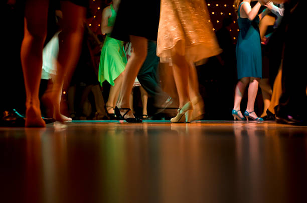 baile de graduación - par fotografías e imágenes de stock