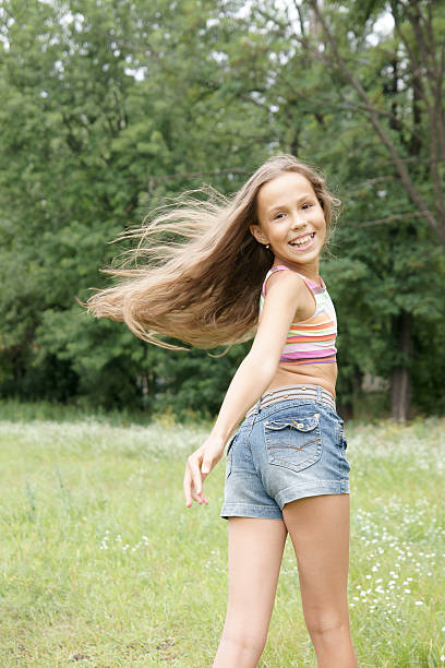 preteen Preteen て幸せな少女 - 1人のストックフォトや画像を多数ご用意 - 1人, ティーンエイジャー, ティーンエイジャーのみ - iStock