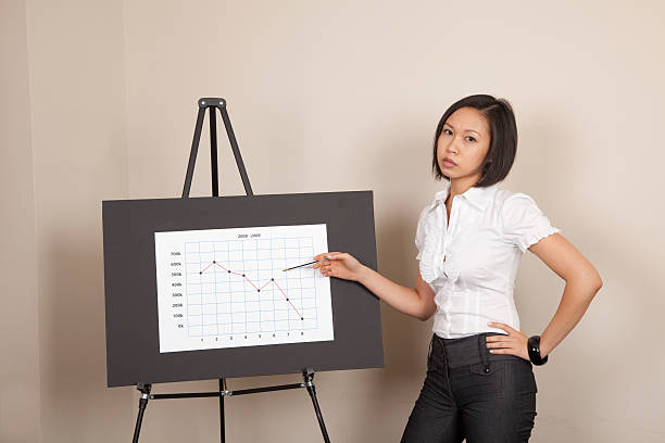 Infeliz Mulher de negócios com gráfico - fotografia de stock