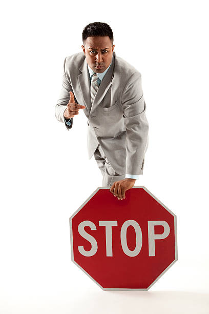 Hombre de negocios con la señal de pare (stop) - foto de stock