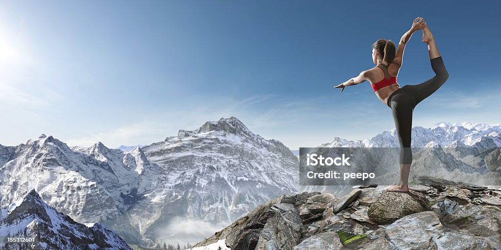 Yoga sur la montagne - Photo de Yoga libre de droits