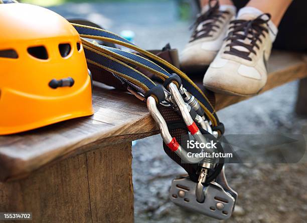 Photo libre de droit de Zipline Équipement banque d'images et plus d'images libres de droit de Tyrolienne - Matériel de sport - Tyrolienne - Matériel de sport, Alpinisme, Casque