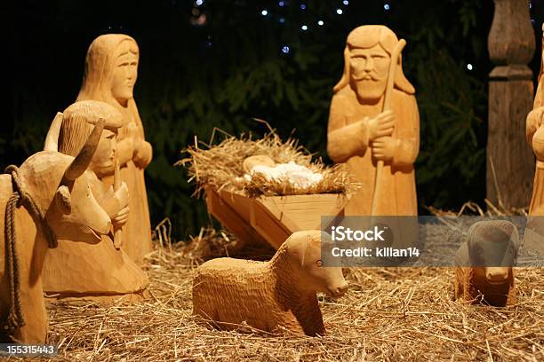 Natività - Fotografie stock e altre immagini di Bebé - Bebé, Legno, Natività