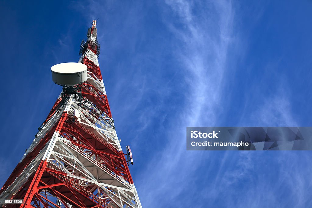 Torre de telecomunicaciones - Foto de stock de Torres de telecomunicaciones libre de derechos