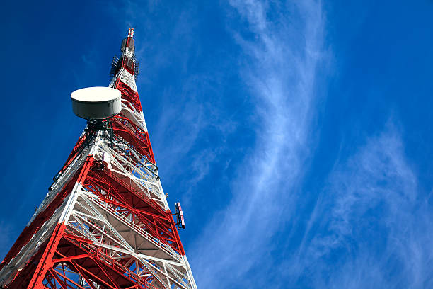 torre delle telecomunicazioni - television aerial immagine foto e immagini stock