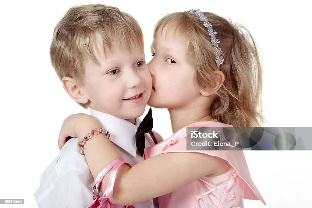 Der kleine Junge und Das Mädchen in einem rosa Kleid. - Lizenzfrei Bruder Stock-Foto