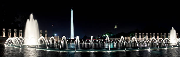monument de washington, dc, de nuit, vue panoramique - capitol hill washington dc capitol building fountain photos et images de collection
