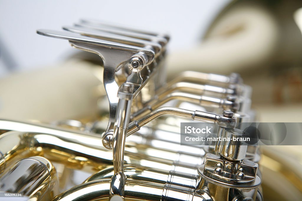 tuba im szczegóły - Zbiór zdjęć royalty-free (Tuba - Instrument dęty blaszany)