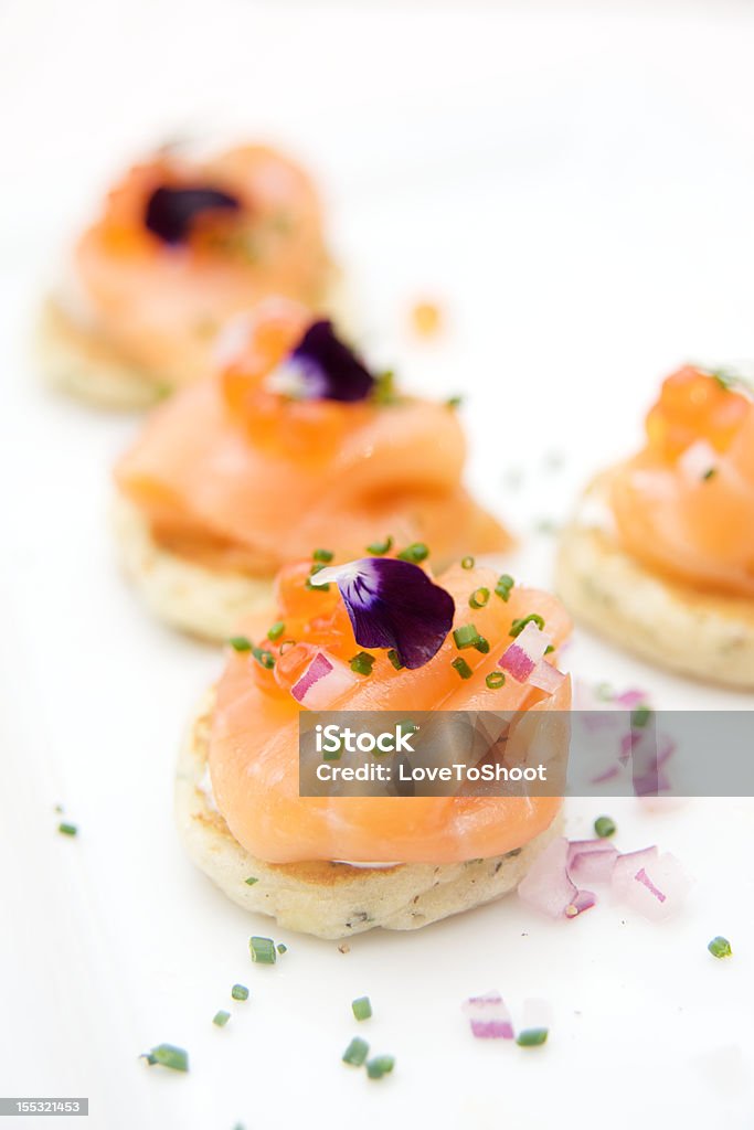 Lachs und Kanapees - Lizenzfrei Schnittchen Stock-Foto