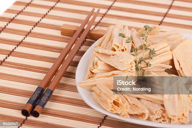 Cucina Coreana Soia Asparagi E Bacchette Cinesi - Fotografie stock e altre immagini di Bacchette cinesi - Bacchette cinesi, Cena, Cibo