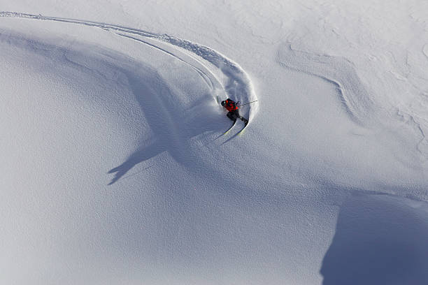 esquiador de giro - powder snow ski ski track track fotografías e imágenes de stock