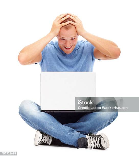 Jovem Rapaz Feliz Com Laptop Sobre Fundo Branco - Fotografias de stock e mais imagens de 20-24 Anos - 20-24 Anos, 20-29 Anos, Abundância