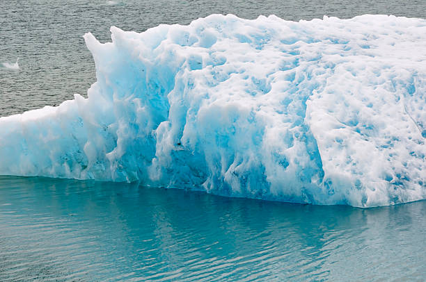 氷山アラスカの氷河湾 - glacier alaska iceberg melting ストックフォトと画像