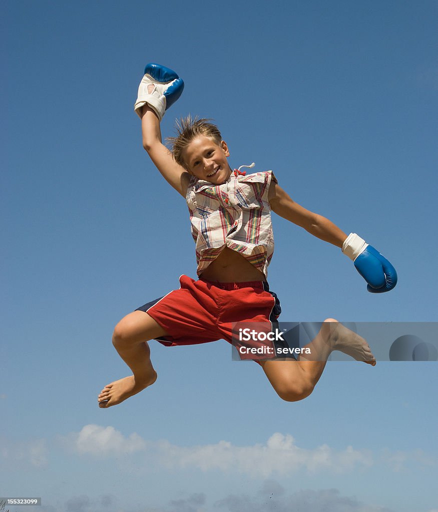 Garçon de saut - Photo de Activité libre de droits