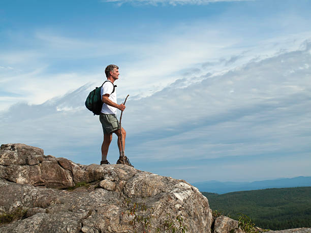 高齢者の山トップ - adirondack mountains ストックフォトと画像