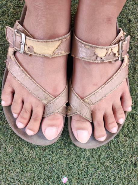istock Old shoes that have been used for a long time. 1553235117
