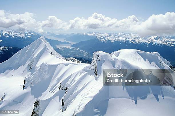 Photo libre de droit de Photo Aérienne Du Mont Garibaldi Squamish Colombiebritannique banque d'images et plus d'images libres de droit de Canada