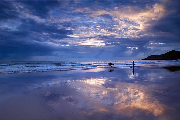 l'ultimo surf - woolacombe foto e immagini stock