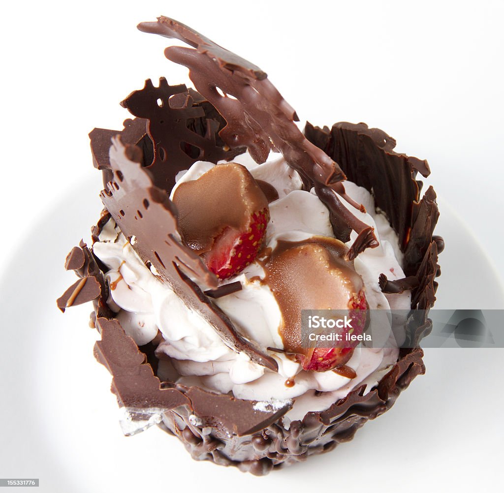 Десерт с шоколадом и клубникой - Стоковые фото Без лю�дей роялти-фри
