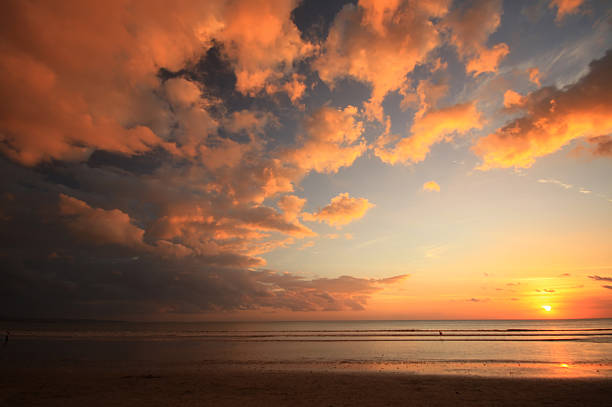 beautiful sunset on the beach Sunset on the beach with cloudscape north shore stock pictures, royalty-free photos & images