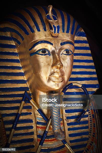 Moderna Tuthankamen Copia De La Golden Sarcófago Foto de stock y más banco de imágenes de Tutankamón - Tutankamón, Faraón, Ataúd