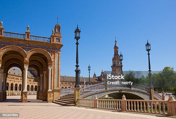 Puente De Plaza De Espaã A Sevilla España Foto de stock y más banco de imágenes de Aire libre - Aire libre, Antiguo, Arquitectura