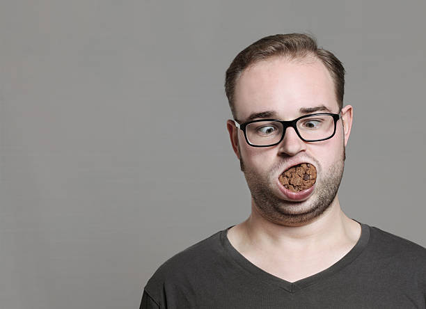 me encantan las cookies - chubby cheeks fotografías e imágenes de stock