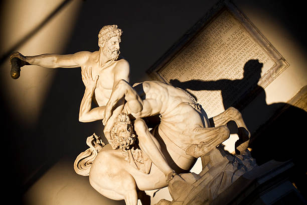 hercules bater o centauro nessus em florença - loggia dei lanzi imagens e fotografias de stock