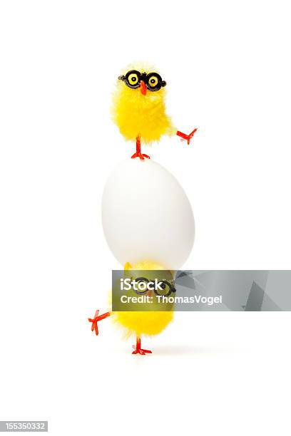 Chicks Balancing Actnerd Chick Humor Lustige Osterei Stockfoto und mehr Bilder von Hühnerküken