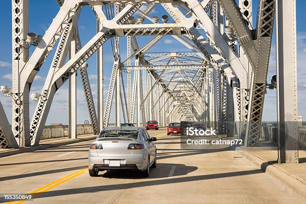 Traffico Su Autostrada Interstatale Americana Ponte Louisville Ky - Fotografie stock e altre immagini di Kentucky