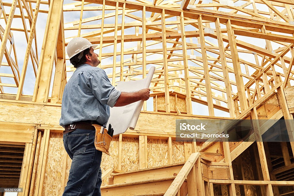 Bauarbeiter auf Haus Pläne - Lizenzfrei Bauunternehmer Stock-Foto