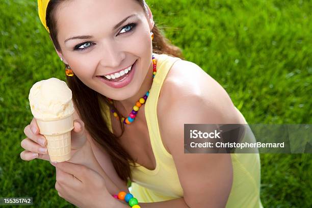 아름다운 Female 쥠 아이스크림 원뿔형 20-24세에 대한 스톡 사진 및 기타 이미지 - 20-24세, 25-29세, 계절