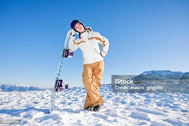Photo libre de droit de Femme Avec Un Snowboard banque d'images et plus d'images libres de droit de Activité de loisirs - Activité de loisirs, Activités de week-end, Adulte