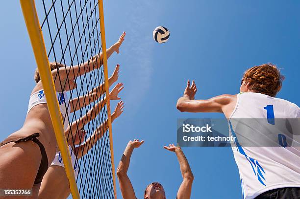 Beach Volley Действий — стоковые фотографии и другие картинки Beach Volleyball - Beach Volleyball, Мужчины, Пляж