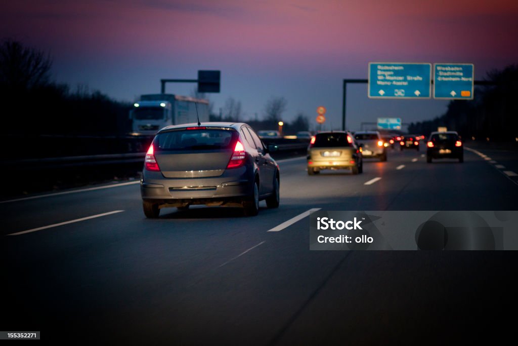 Alemán autobahn al atardecer - Foto de stock de Noche libre de derechos