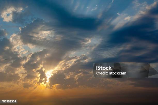 Foto de Cloudscape Ao Pôrdosol e mais fotos de stock de Cena de tranquilidade - Cena de tranquilidade, Cloudscape, Céu - Fenômeno natural