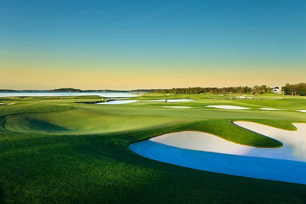 европейский поле для гольфа - golf course usa scenics sports flag стоковые фото и изображения