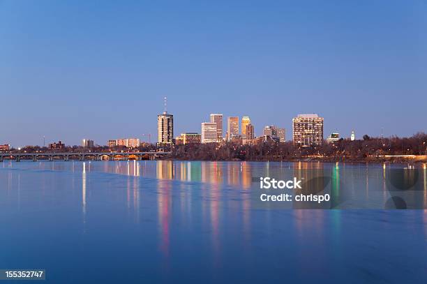 Tulsa Skyline Al Tramonto - Fotografie stock e altre immagini di Tulsa - Tulsa, Orizzonte urbano, Centro della città