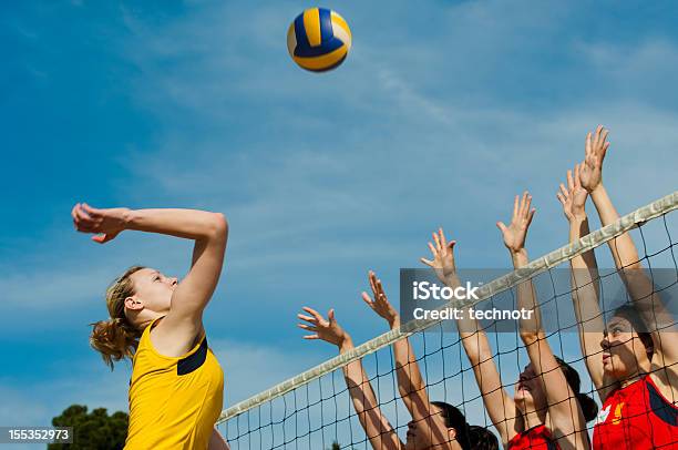 Pallavolo Azione In Rete - Fotografie stock e altre immagini di Giallo - Giallo, Pallavolo, A mezz'aria