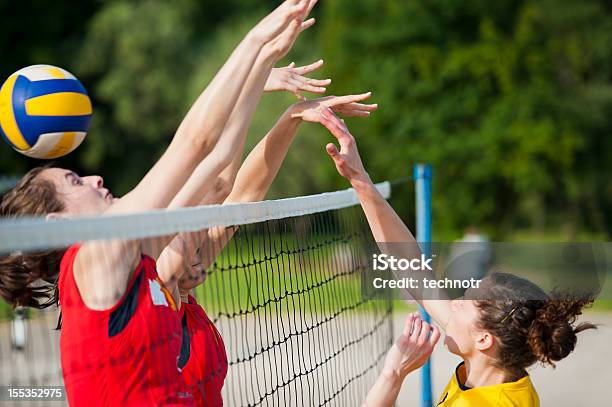 Voleibol De Bloqueo De Acción En La Red Foto de stock y más banco de imágenes de Alto - Descripción física - Alto - Descripción física, Fracaso, Juego de vóleibol