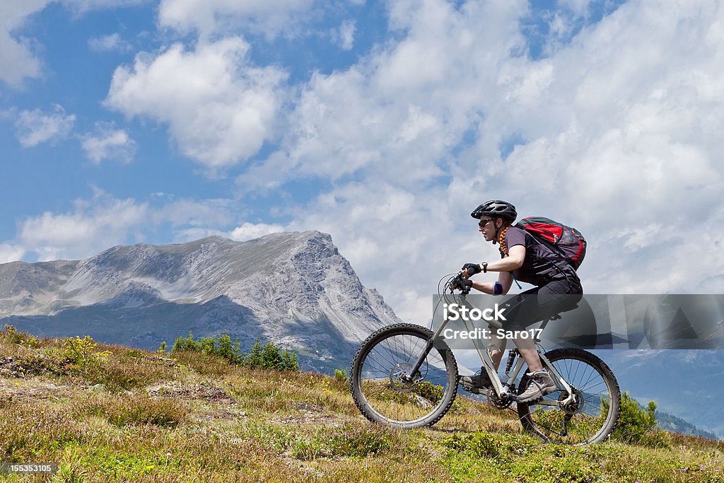 Golden verão de bicicleta, no Tirol do Sul - Foto de stock de Acessório ocular royalty-free