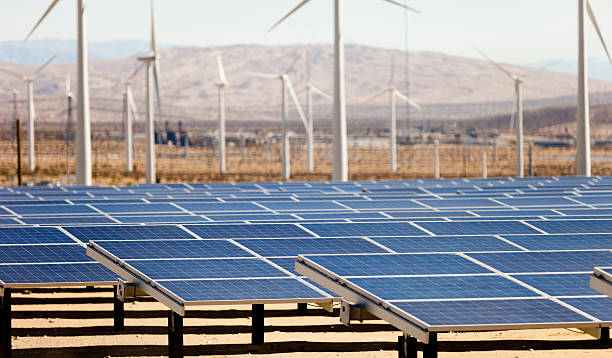 재생 에너지-�태양열입니까, 풍차 - solar panel wind turbine california technology 뉴스 사진 이미지