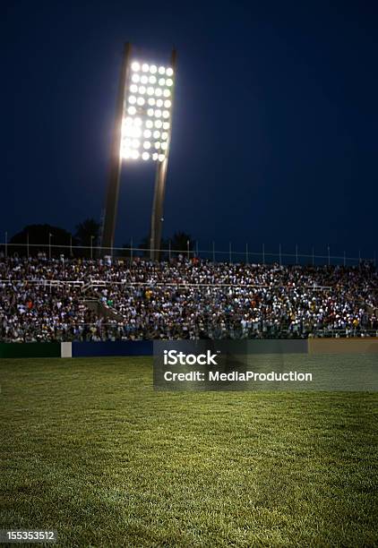 Estadio Foto de stock y más banco de imágenes de Estadio - Estadio, Fútbol, Fútbol americano