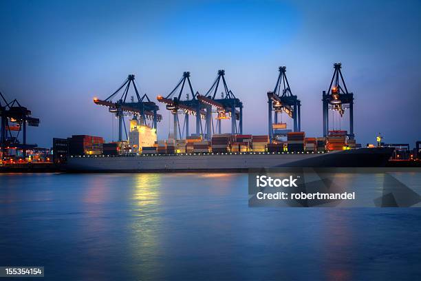 Containerterminal Stockfoto und mehr Bilder von Liefern - Liefern, Abenddämmerung, Anlegestelle