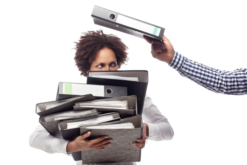 Young business woman carrying archiveshttp://www.vela-photo.com/istock/actors.jpg