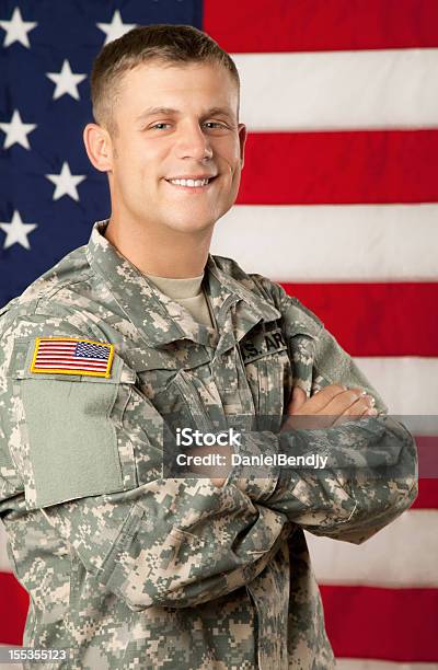 Echte Amerikanische Soldaten Stockfoto und mehr Bilder von Amerikanische Flagge - Amerikanische Flagge, Arme verschränkt, Bildkomposition und Technik