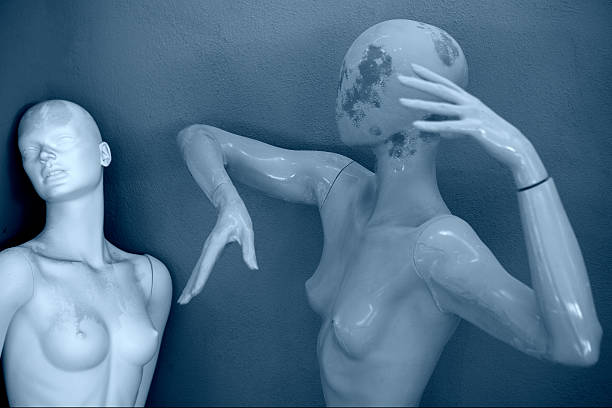 две женщины mannequins - female likeness naked sensuality copy space стоковые фото и изображения